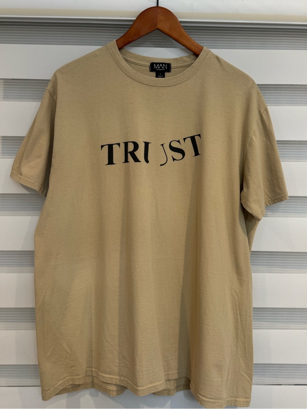 Boohoo Man Beige Graphic 'TRUST' Short Sleeve Tee
